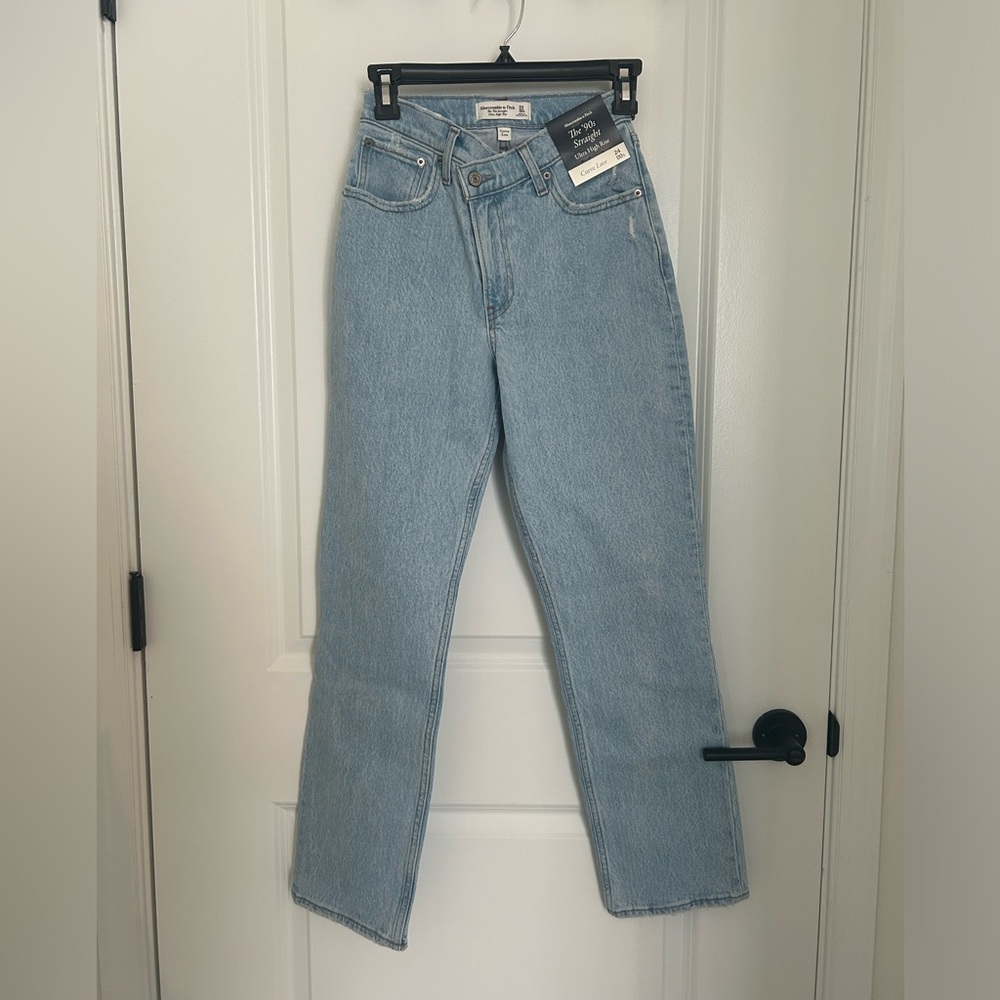 NWT Abercrombie & Fitch The 90’s Straight Ultra High Rise Curve Love Size 24/00s